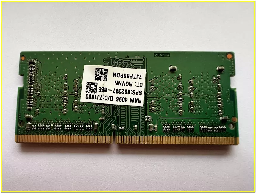 Foto 2Memoria RAM SODIMM DDR4 1 x 4gb Micron, modello MTA4ATF51264HZ2G6E1