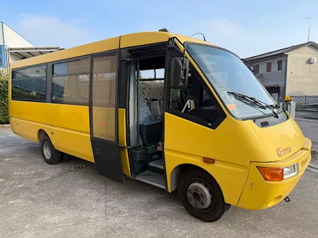 Scuolabus Iveco 42 posti anno 2004 Euro 9.500
