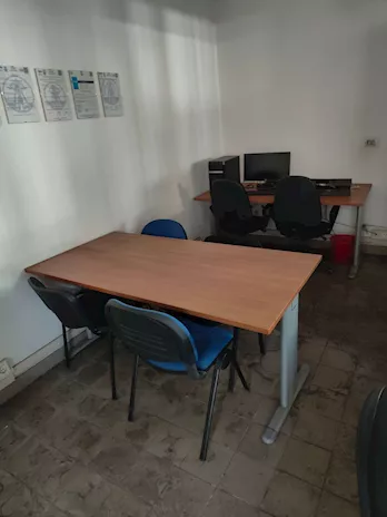 Scrivanie e mobili da ufficio in svendita da fallimento, ottime condizioni - Foto 6