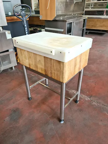 Ceppo macelleria con tagliere teflon usato