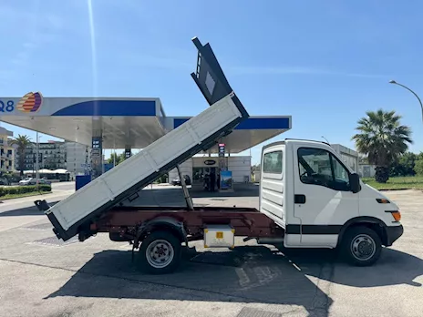 Iveco Daily 35c11 2.8 cc cassone ribaltabile trilaterale Anno 2002 - Anteprima 2