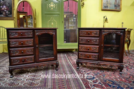 Coppia di cassettiere-vetrina stile Chippendale