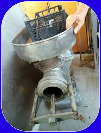 Tritacarne Industriale Manuale Lozzelli funzionamento 380 V - Foto 6
