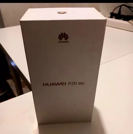 Smartphone Huawei P20 Lite, pannello solare magnetico