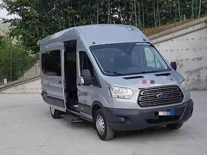 Ford Transit 18 posti Anno 2017 Km 25000 Euro 6, come nuovo - Foto 2