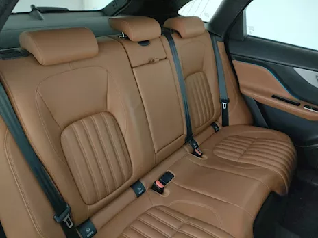 JAGUAR F-PACE 2.0D I4 PORTFOLIO AWD 240CV AUTO MY18 Anno 2017, colore Grigio - Anteprima 5