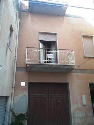 CASA INDIPENDENTE SU TRE ELEV+ GIARDINO PRIVATOE LOCALE ART