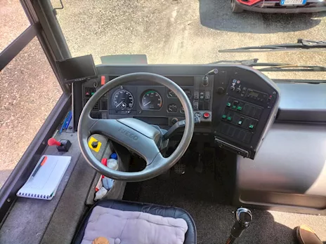 Scuolabus posti 52 + 2 Marca Iveco Anno 2005 Km 190000 - Foto 4
