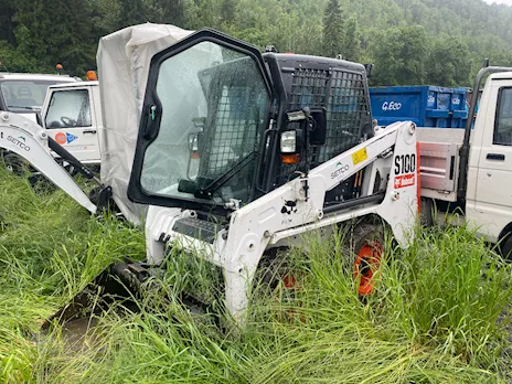 Mini pala Bobcat S100 oltre accessori