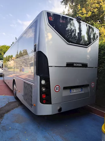Scania omnia express con pedana sollevatrice