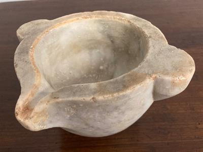 Antico raro mortaio in marmo epoca XIX secolo per liquidi .