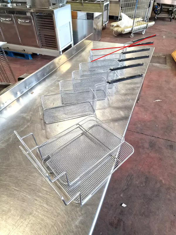 Cestelli e filtri per friggitrice usati