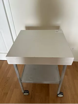 Tavolo, quadrato, penisola, e possibilità di pranzo