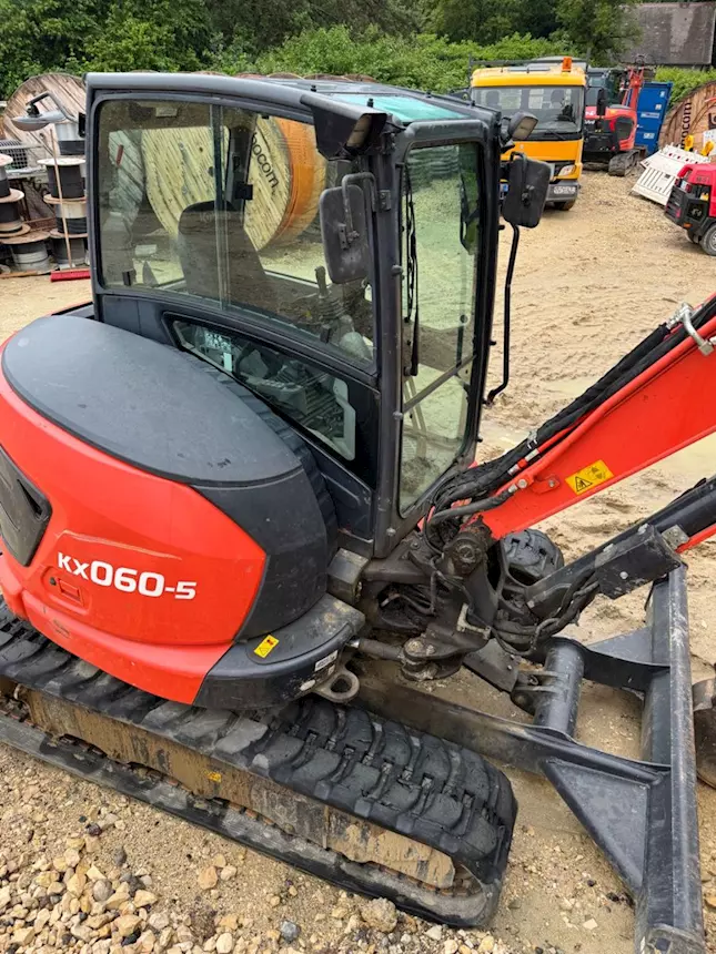 Foto 42021 Kubota KX 060-5 midi escavatore, modello V2607, ottimo stato