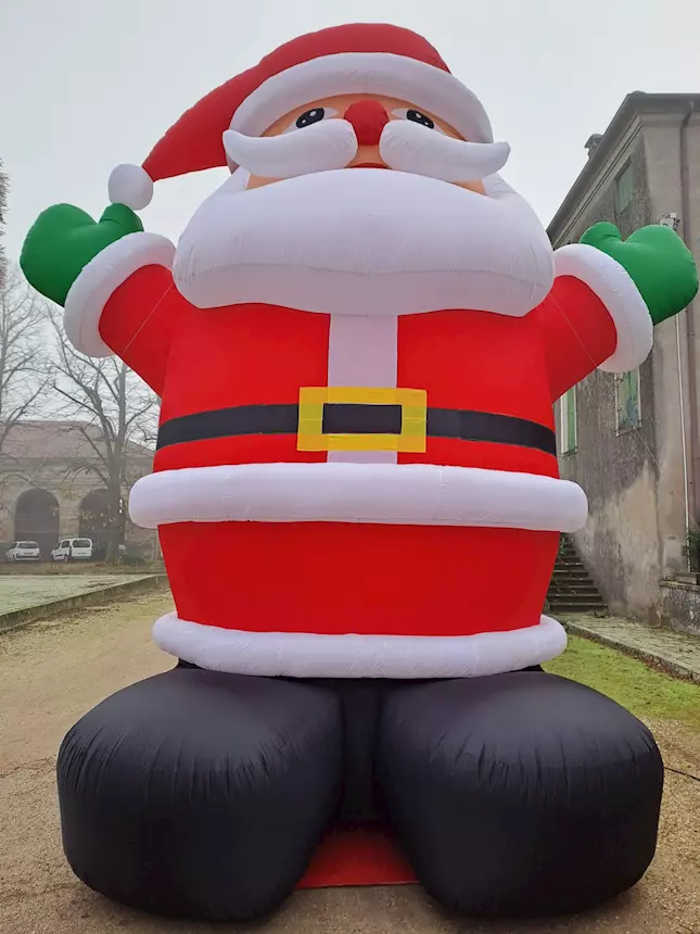 Noleggio Gonfiabile Babbo Natale da 6 mt di altezza