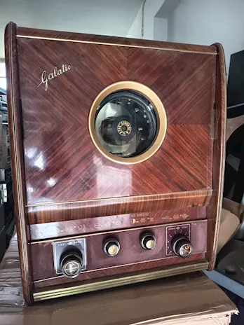 Videoproiettore a valvole anni 50