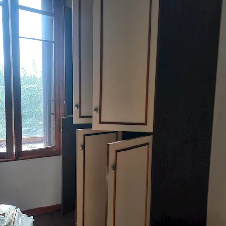 Vendo armadio in legno 6 ante dimensioni, prezzo trattabile - Anteprima 5