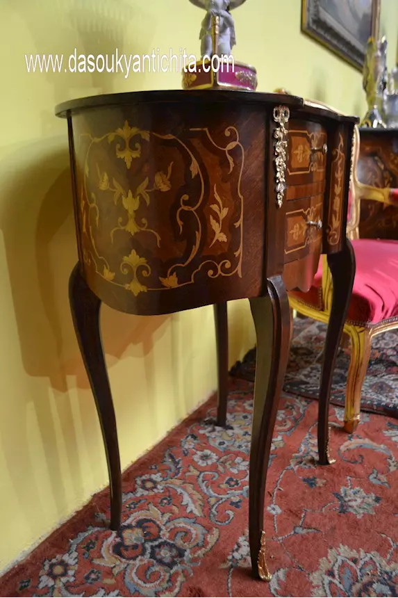Comodino-tavolino a fagiolo intarsiato stile Luigi XV - Foto 10