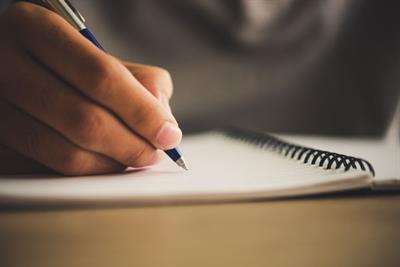 Temi per le superiori e scrittura tesi di laurea