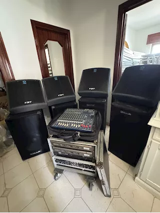 Mixer + 2 Sub + 2 Satelliti + 4 Casse + 3 Amplificatori