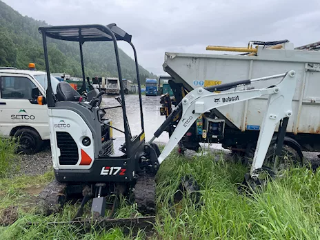 Miniescavotore Bobcat mod. E17 Z oltre accessori