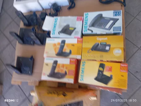 Stock 100 telefoni