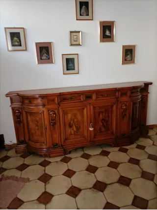 Mobile Madia in Legno Massello ed Intarsi in Radica