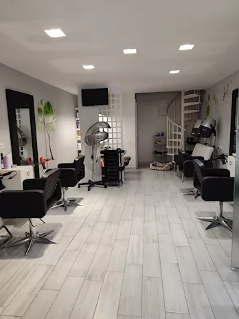 Arredamento completo per parrucchiere