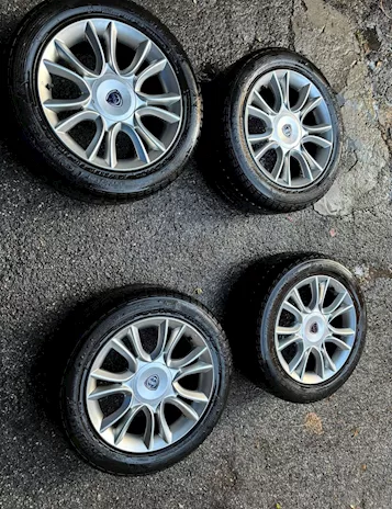 Cerchi da 16 Lancia come nuovi, con gomme termiche