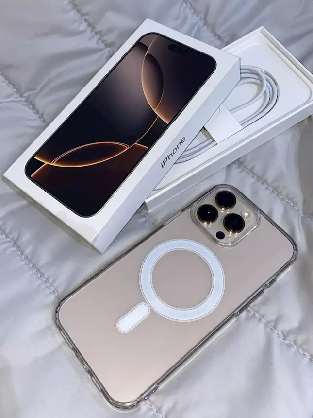 IPhone 16 Pro Max, color Desert Titanium, modello da, in ottime condizioni