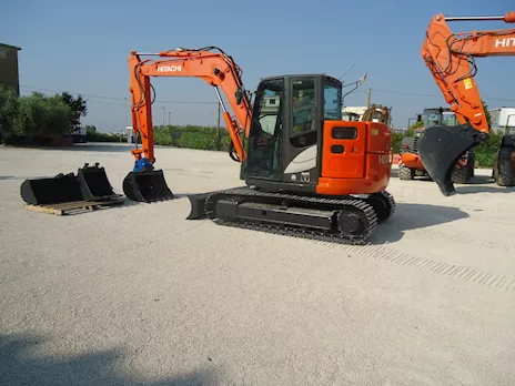 Escavatore cingolato usato Hitachi ZX85USB-5A