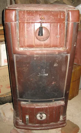 Stufa verticale bruciatutto vintage, carica dall'alto