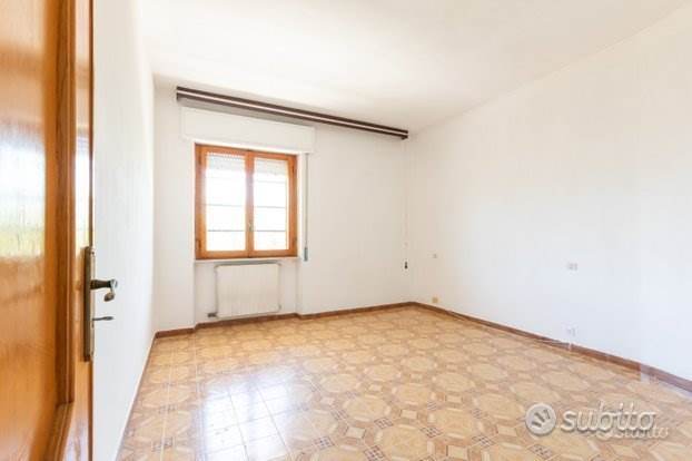 Trivano con cucina abitabile, posto auto e cantina Bilocali - Foto 9