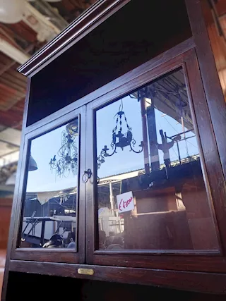 Credenza usata in noce scuro con antine in vetro - 24184 - Foto 3