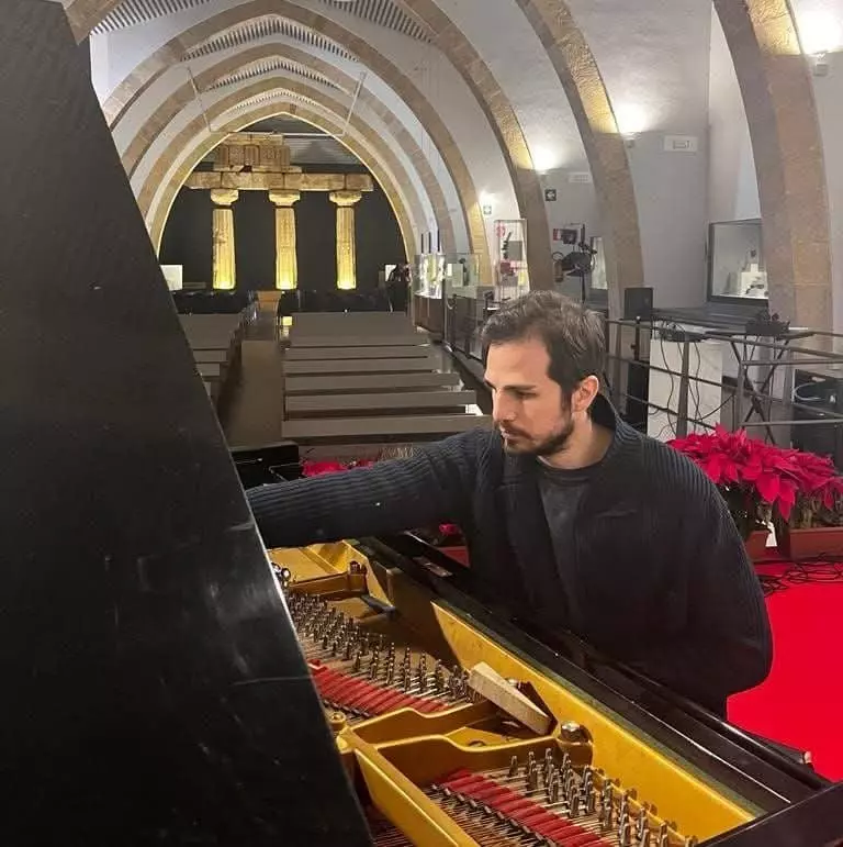 Foto 3Accordatore e manutentore di pianoforti