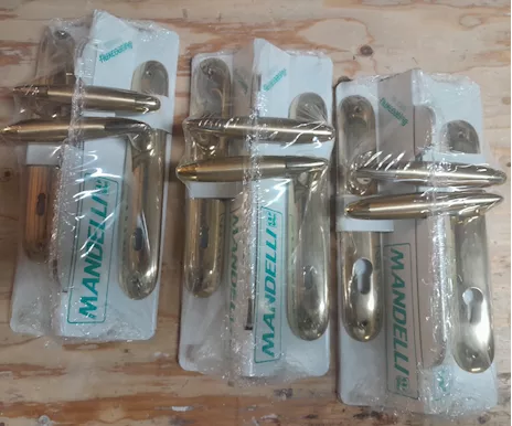 Maniglia Totem oro satinato 460 marca Mandelli