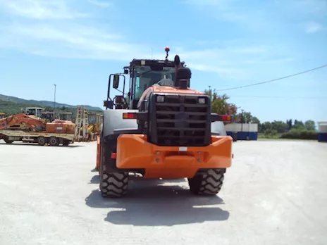 Pala gommata Hitachi ZW220-6 Anno 2019 Ore 10000, tipo Cummins - Anteprima 9