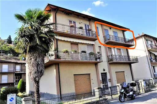 Appartamento e bilocale con garage e cantina €. 1390000