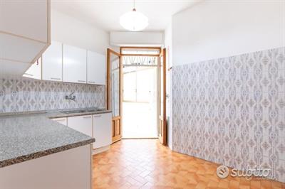Trivano con cucina abitabile, posto auto e cantina Bilocali - Foto 6