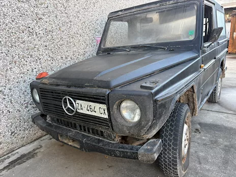 Autocarro Mercedes 240GD