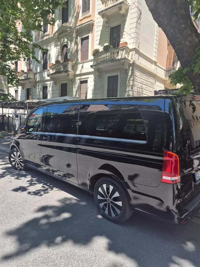 Foto 3Classe V Sport 250 Extralong Marca Mercedes Anno 2022 Km 220000