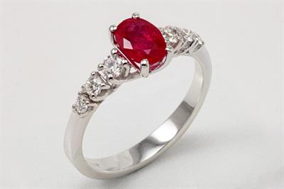 Anello Rubino Naturale e Diamanti