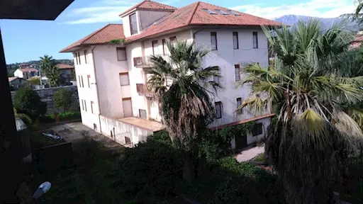 Stabile 1400mq 5piani e 2000mq esterni a Mascalucia (CT)