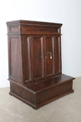 Antico Inginocchiatoio 1750 Toscano, restaurato in patina