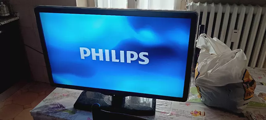 Foto 3TV LCD due uno da 32 pollici uno da 20 pollici più regalo ec, marca philips