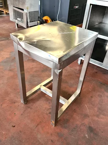 Sgabello in acciaio inox usato