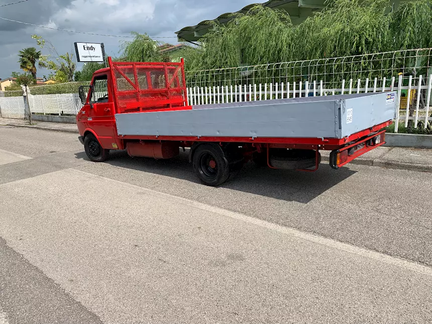 Furgone Iveco Km 1000, modello 35