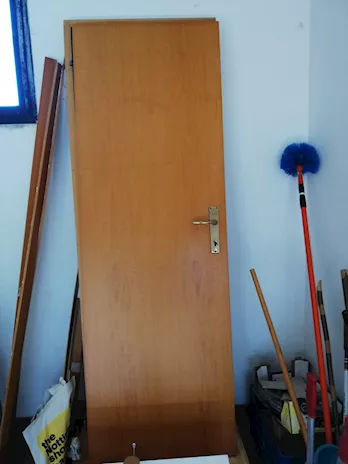 Porta di legno misura due metri per