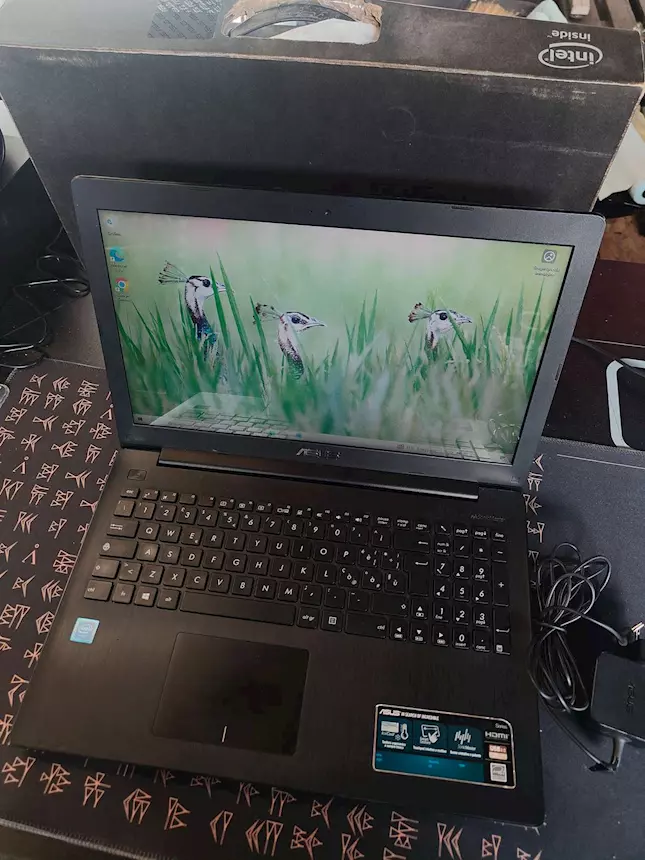 Computer portatile notebook ASUS con Windows 10