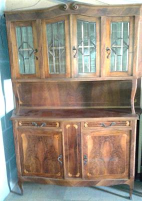 Antica credenza con alzata e vetri molati a Vercelli